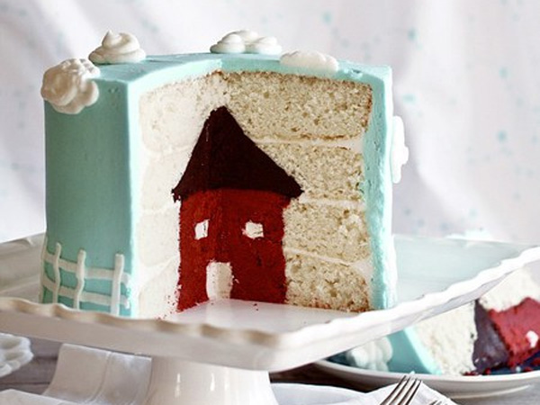Cake dengan Desain 'Biasa' di Bagian Luarnya Ini Berikan Kejutan di Dalam Jika Diiris!